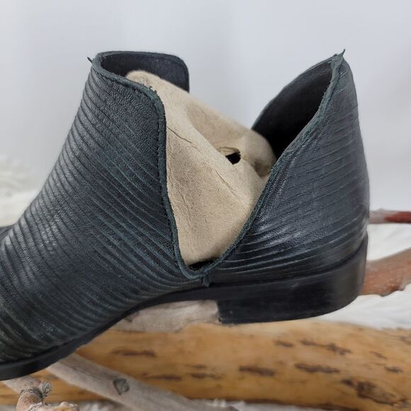 Ateliers textured black leather d'orsay booties - Picture 4 of 11